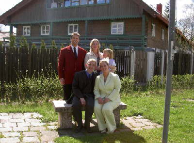 Das Hochzeitspaar und die Trauzeugen